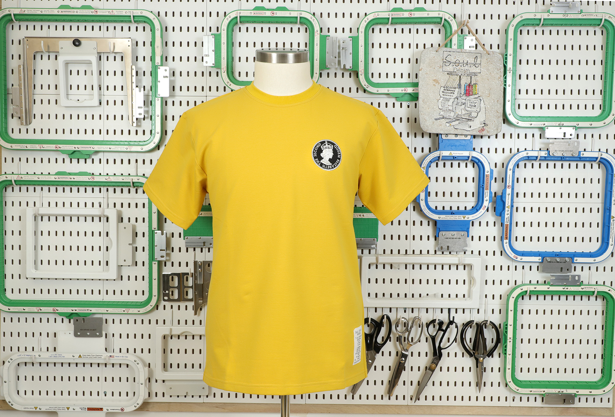 英女皇 芥黃色圓領重磅T-shirt